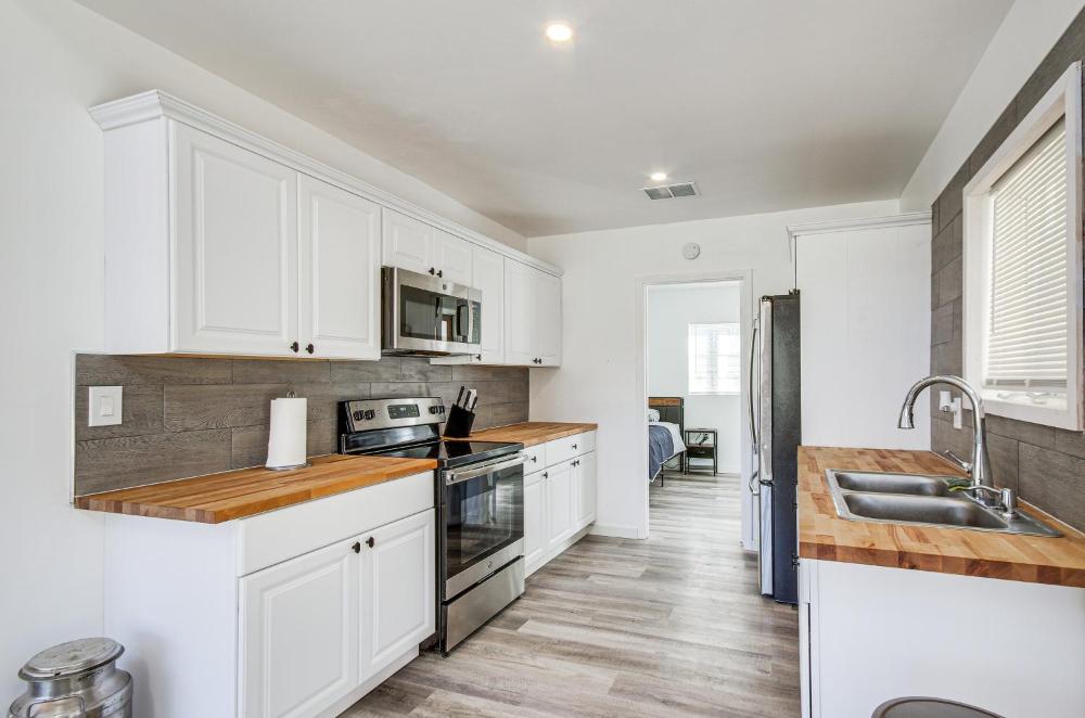 Spacious Lexington Home with Fire Pit Hunt and Fish!
